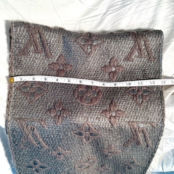 EUC Louis Vuitton Logomania Monogram Gray & Silver Wool $ Silk Scarf - Picture 7 of 8